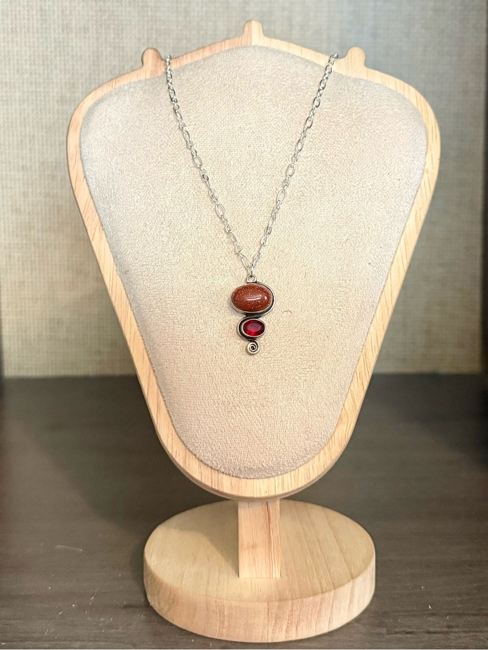 .925 Sterling Silver Sunstone & Garnet Pendant Necklace